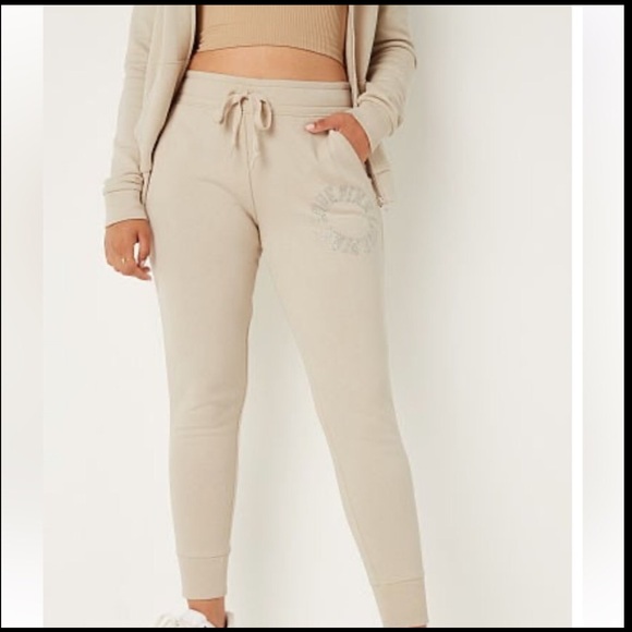 NWT PINK Victoria’s Secret joggers. Vanilla Bean color with bling. Medium - Picture 6 of 10